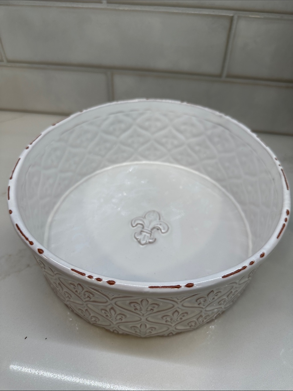 Mud Pie 9” White Soufflé Baking Dish Fleur de Lis Stoneware Never Used